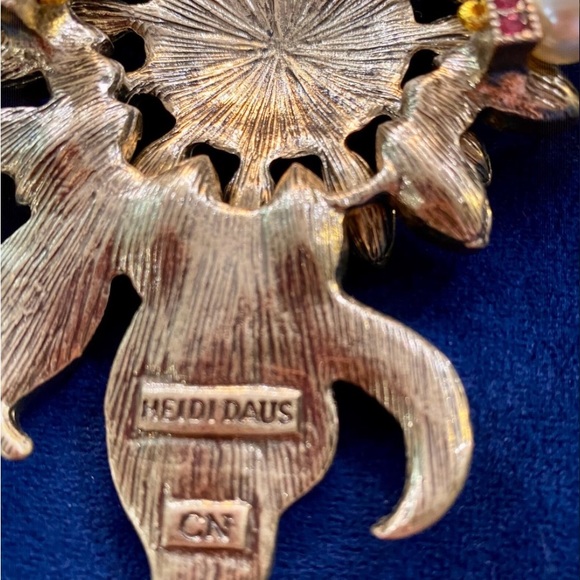 Heidi Daus Rose Flower Necklace, Heidi Daus Pearls, Heidi Daus Jewelry - Picture 4 of 5